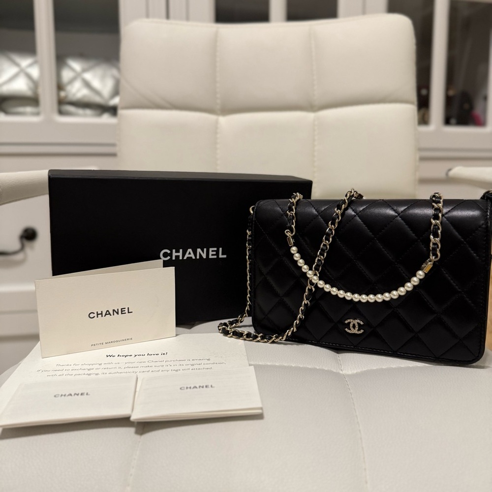 😍👜Chanel Iridescent Lambskin Quilted Pearl Wallet On Chain WOC Black